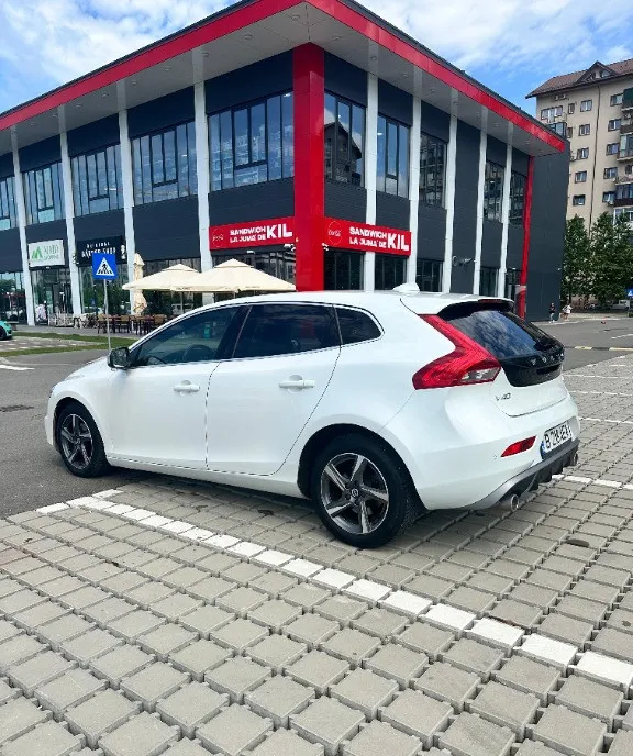 Volvo V40 D2 2016 7 000 eur