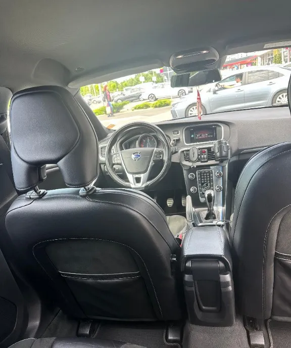 Volvo V40 D2 2016 7 000 eur