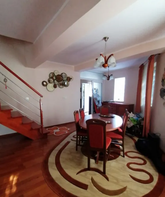 Casa de Vanzare Lumina 6 Camere si Teren Generos