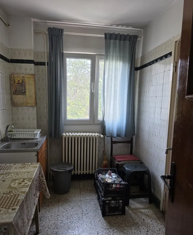 Nicolae Grigorescu restaurant Cara 5 minute metrou si parc ior stradal