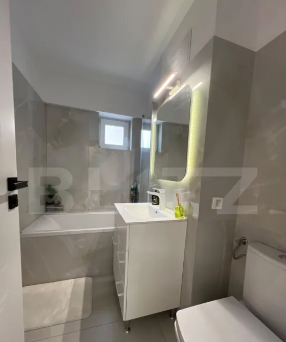 Apartament 3 camere 73 mp etaj intermediar zona Piata Mar