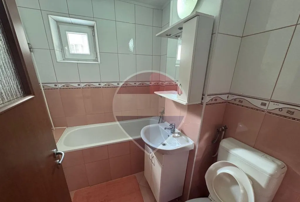 Apartament cu 3 camere de inchiriat in zona Iosia Nord