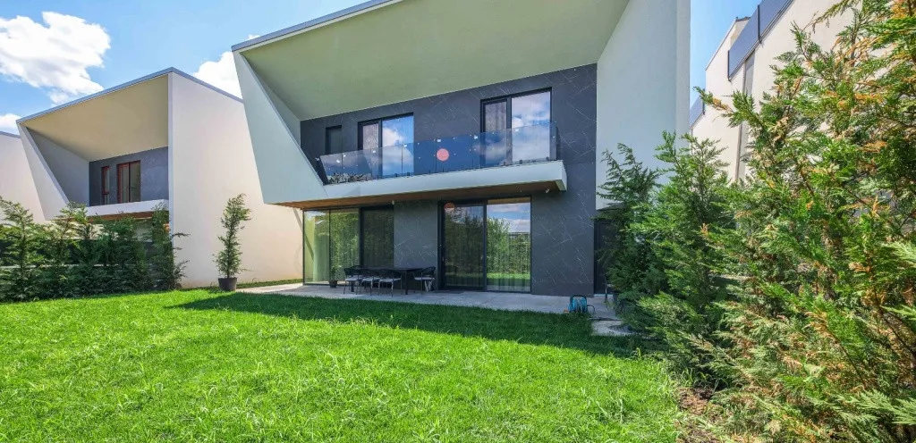 Vila exclusivista I Voluntari