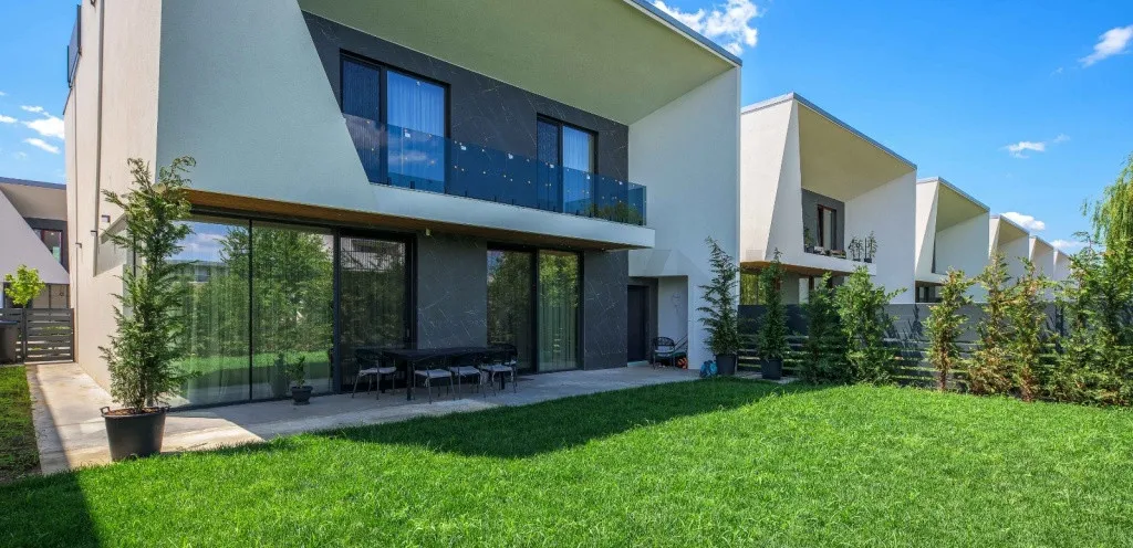 Vila exclusivista I Voluntari