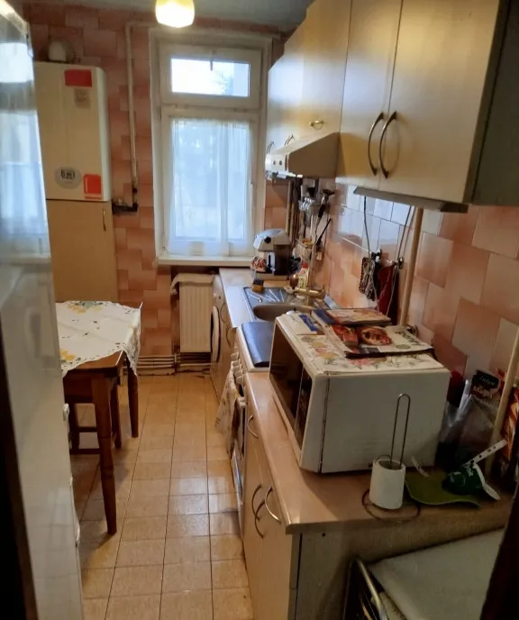 Apartament 2 camere renovat etaj 1 zona Carpati