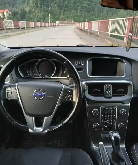 Volvo V40 D4 2 0TDI 7 290 eur