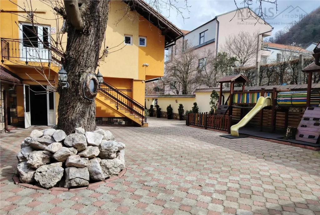 Super Vila perfecta pentru o Pensiune/ Hotel cu Restaura