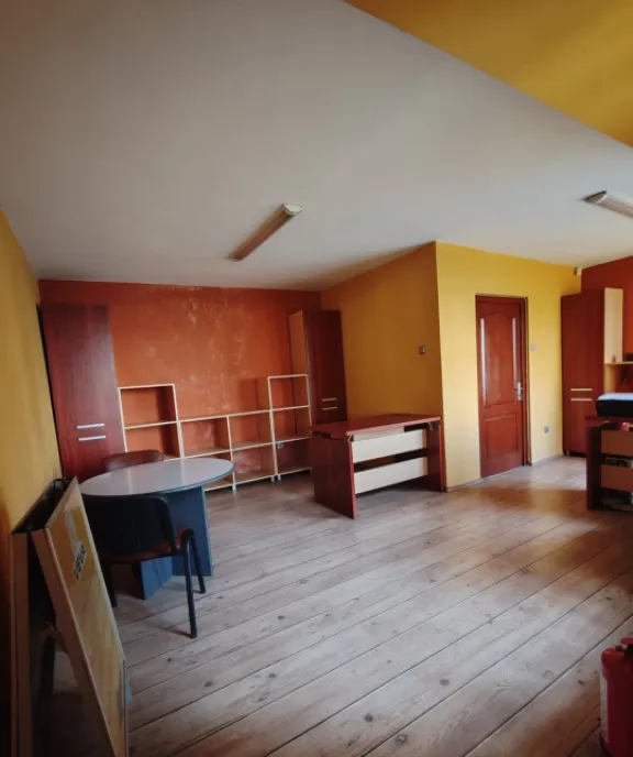 Cladire birouri de vanzare P 2 1000 mp Suceava zona Cent