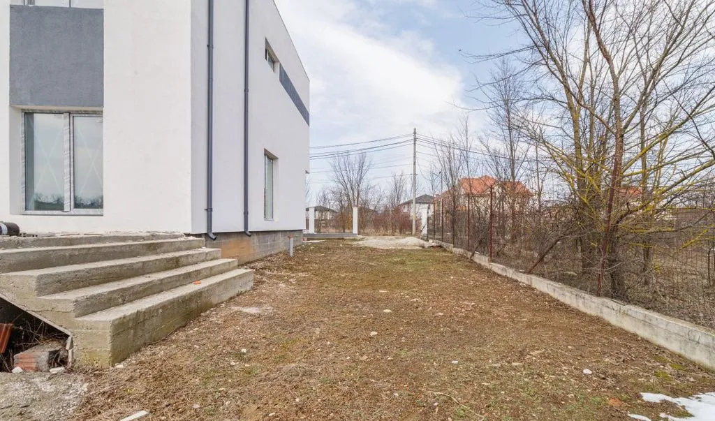 Casa Corbeanca curte generoasa terasa si loc de parcare