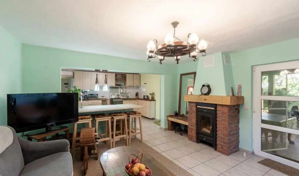 Casa vintage in Com Uliesti Dambovita cu livada gene