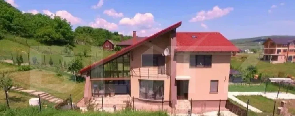 Casa la cheie 160 mp utili 2500 mp teren zona