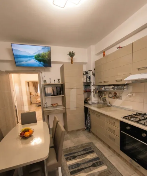 Apartament 2 camere decomandat 54 mp loc parcare zona Lun