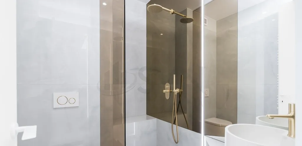 3 camere lux cu parcare si boxa incluse Cortina North