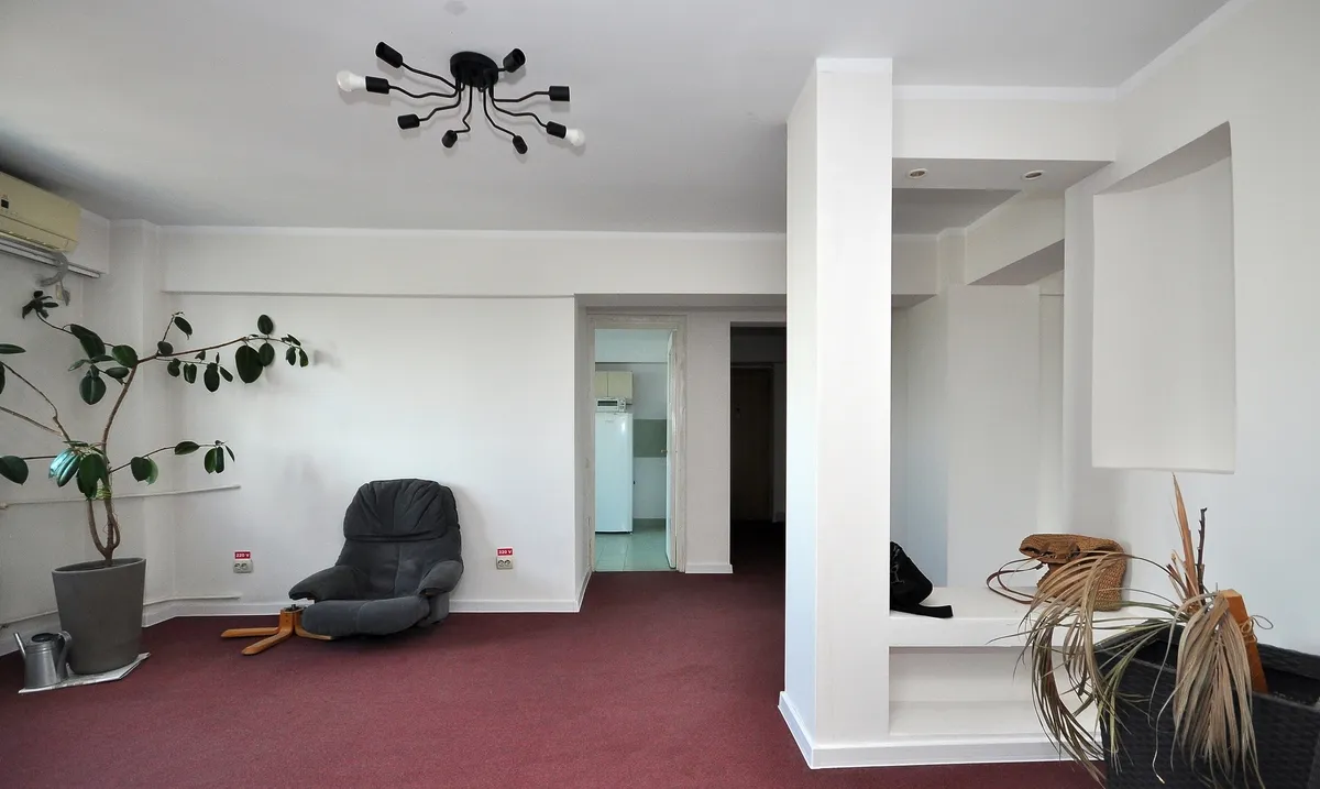 Mosilor zona Obor apartament 4 camere nemobilat 102 mp activitate birou
