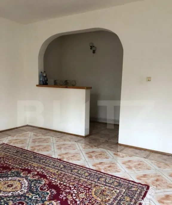 Casa de vanzare cu 7 camere 350 mp u 2850 mp teren