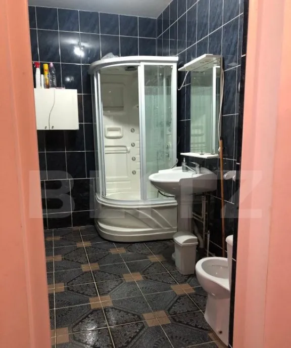 Casa de vanzare cu 7 camere 350 mp u 2850 mp teren