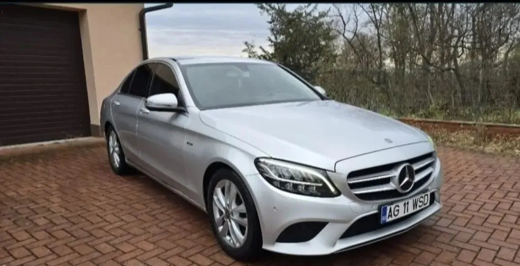 Mercedes Benz clasa c 2018 propietar 18 300 eur