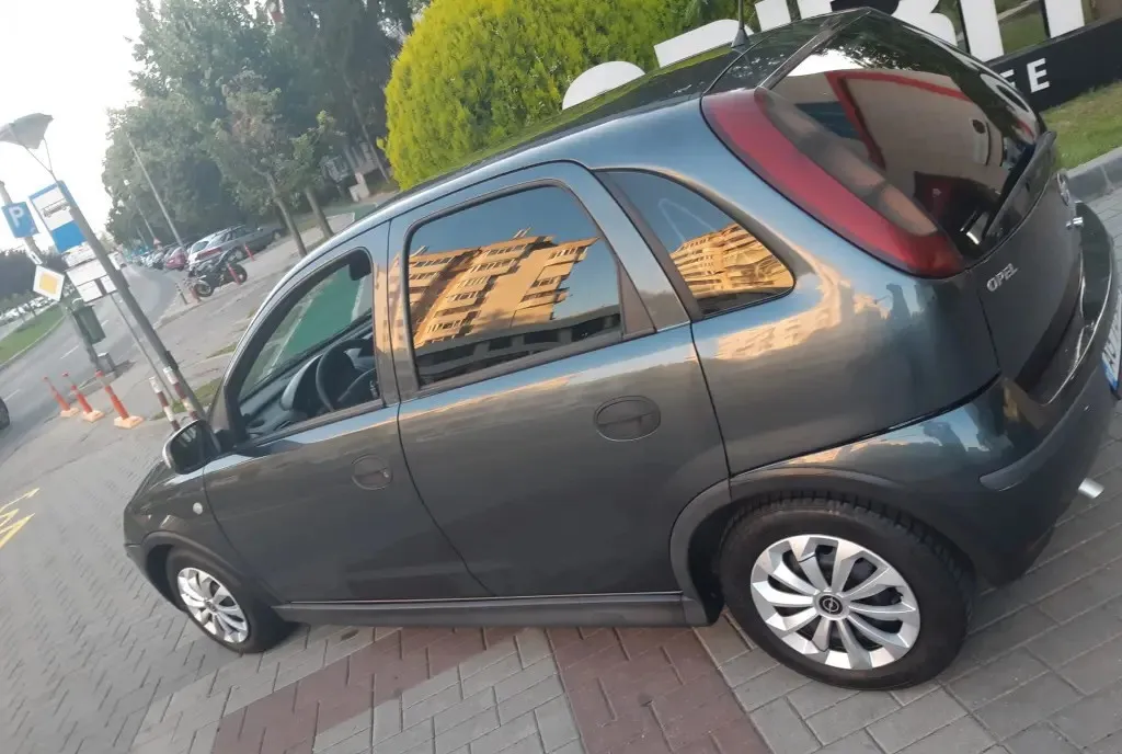 Opel corsa 2002 9 800 lei