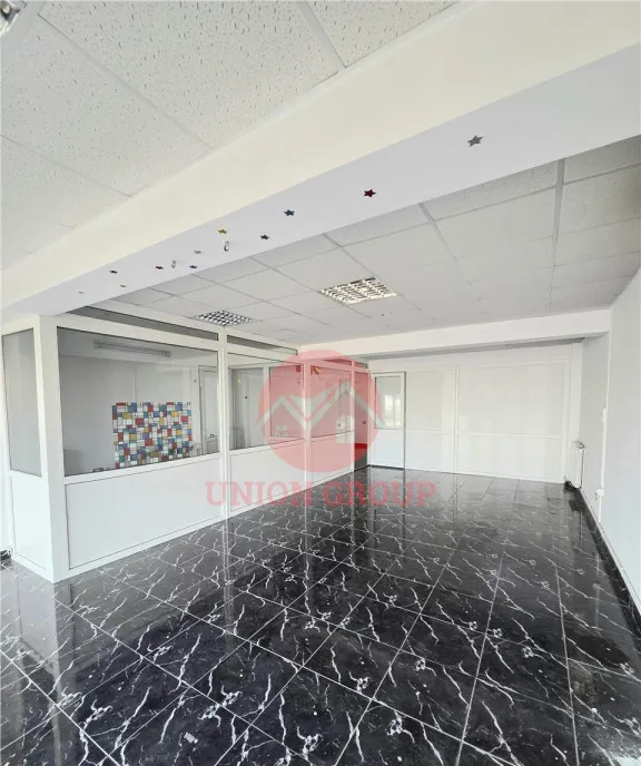 Spatiu Comercial Parter si Curte in Constructie