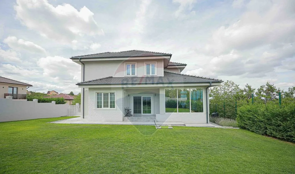 De vanzare casa cu 5 camere in zona Dealuri Oradea