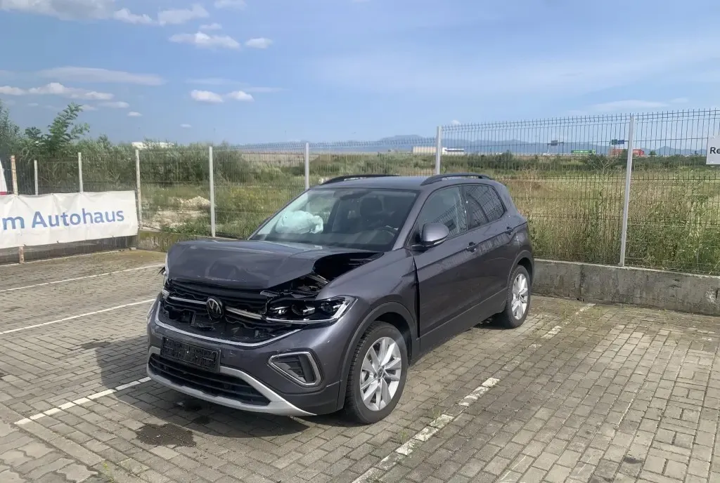 Vw t cross avariat 9 500 eur