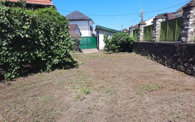 Proprietate caramida 2 case independente teren 900 mp deschidere pe 2 strazi
