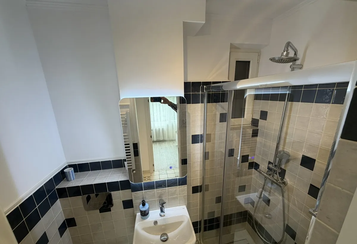Apt 2 cam Calea Victoriei etaj 2 balcon bloc solid vedere superba