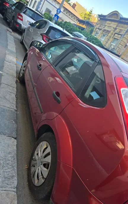 Ford focus 2006 hatxhback 2 500 eur