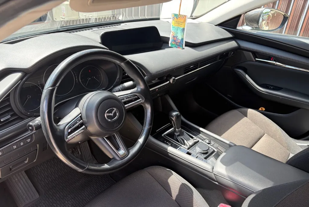 Mazda 3 Sedan MHEV G122 AT Plus Cutie Automata - unic proprietar 75650 km 15 500 eur