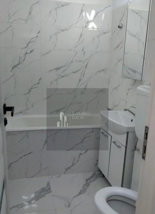 Apartament cu 3 camere Auchan Titan/ 1 Dec 1918 de renovat