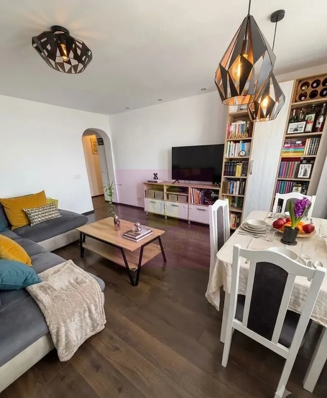 Piata Sudului la metrou apartament 3 camere 75 mp utili