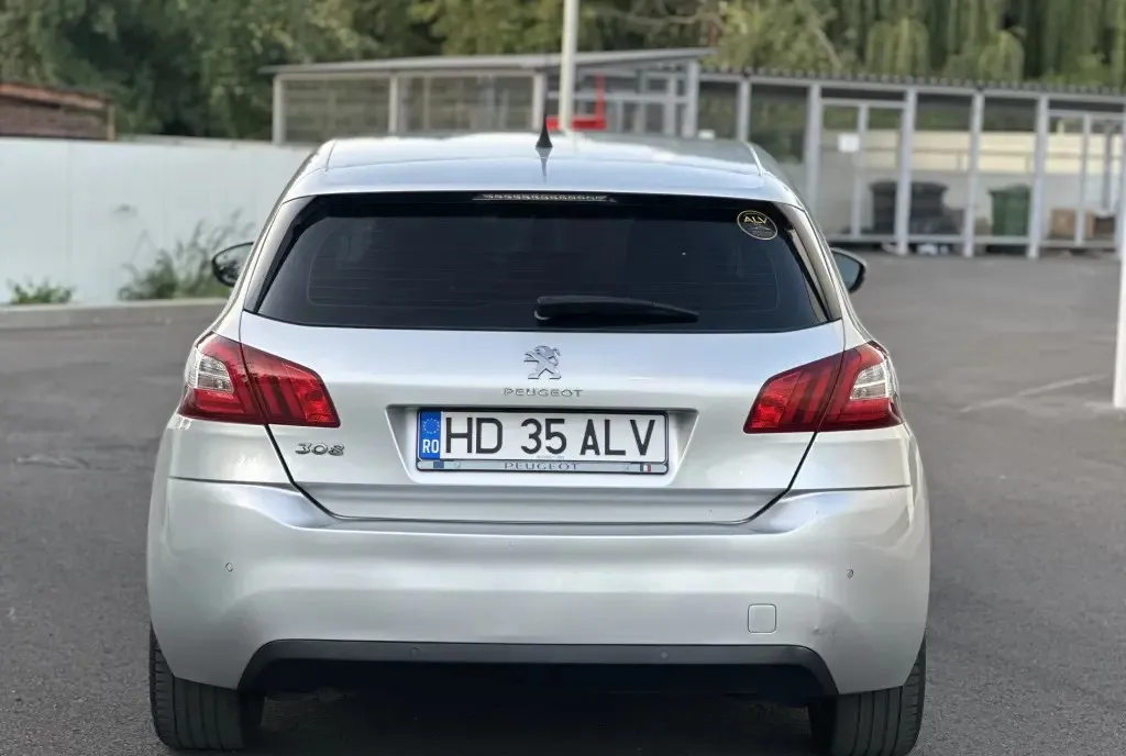 Peugeot 308 unic proprietar Ro 1 6 af 2017/luna 02 fiscal pe loc 7 100 eur