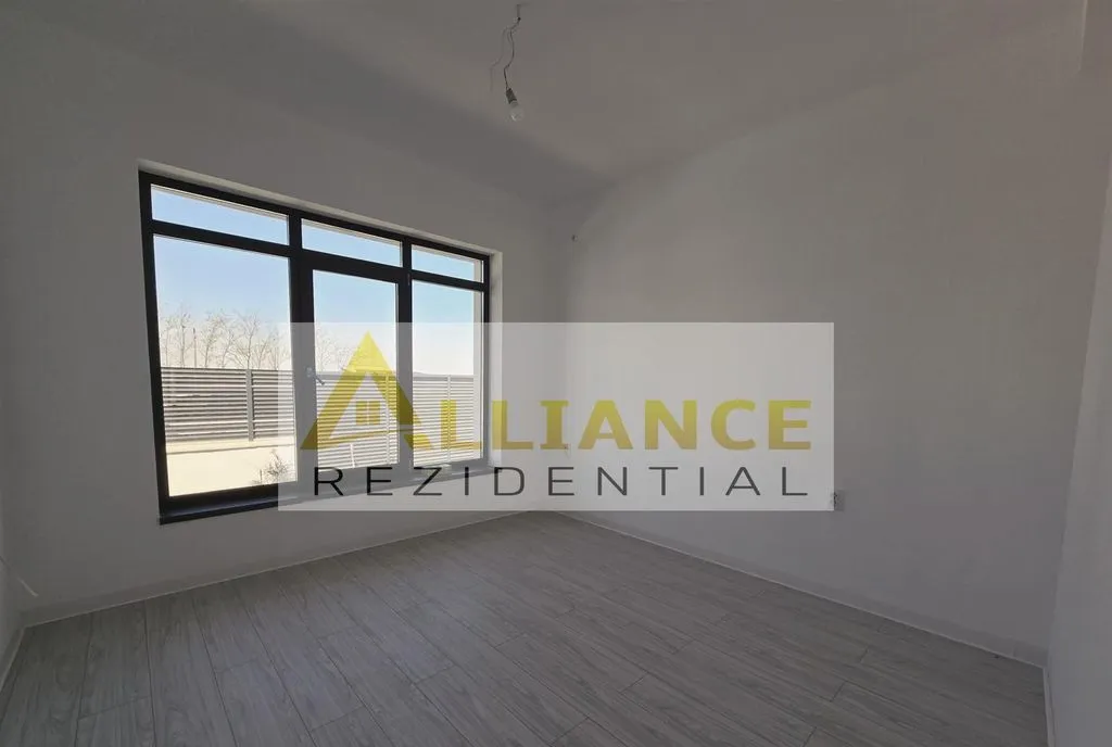 Vila 700mp teren 4 camere 3 bai becici