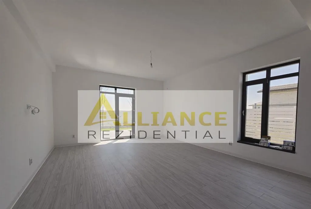 Vila 4 camere panouri solare 800m de stv