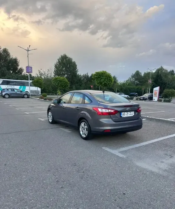 Ford Focus 1 6 aspirat 4 900 eur