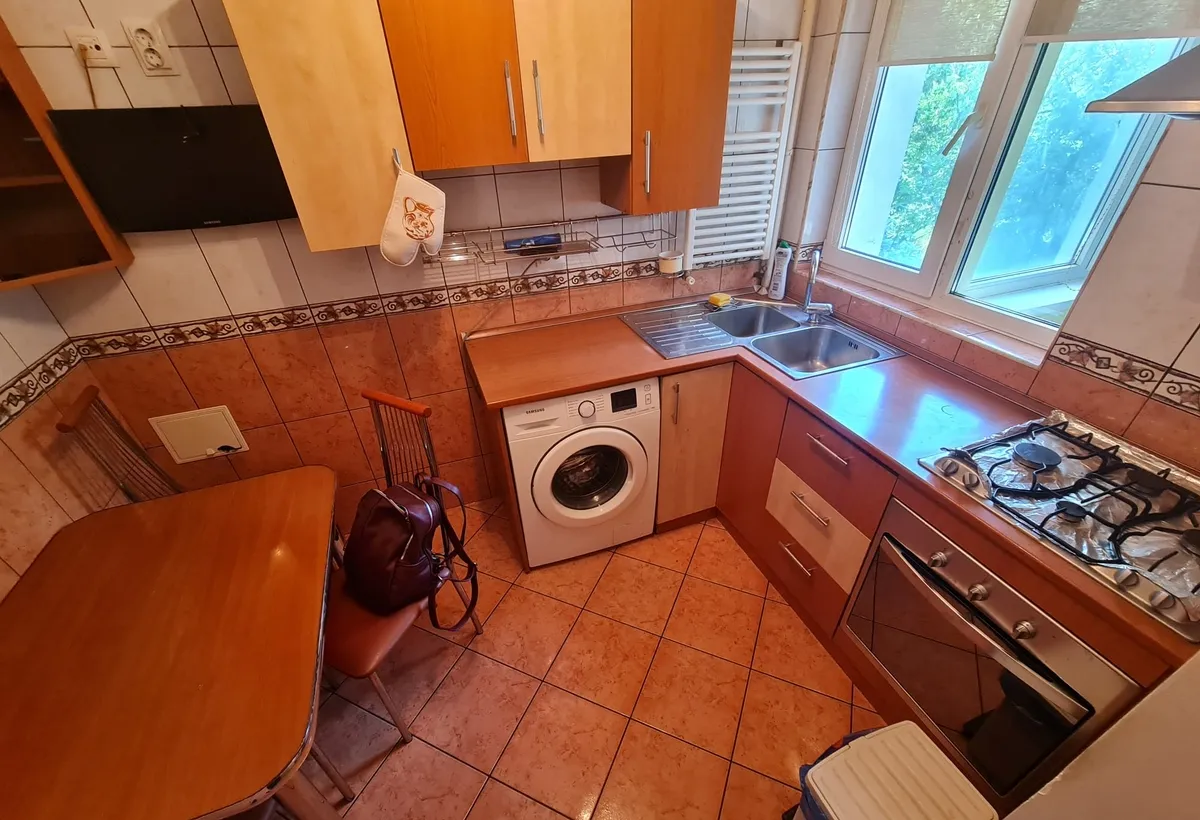 Apartament 2 camere Favorit 4 5 min Metrou Loc Parcare