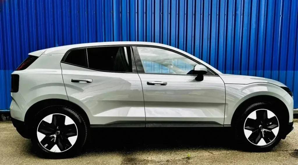Volvo EX30 Extended Range Core-Baterie 69 kWh-272 CP-2024 27 700 eur