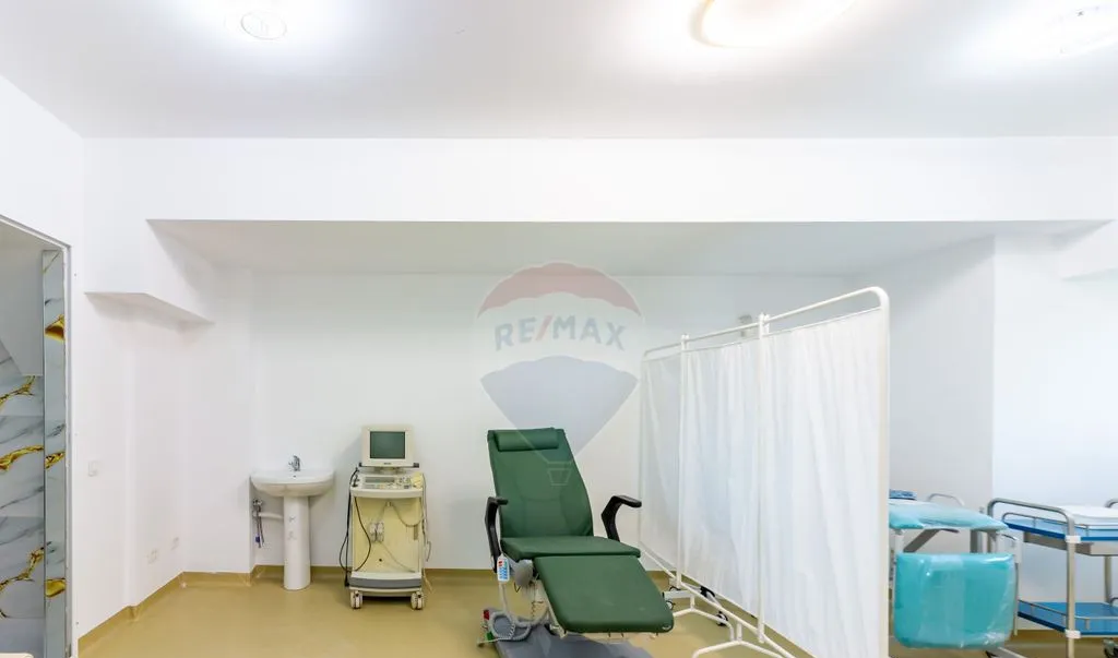Cladire investitionala policlinica senior living