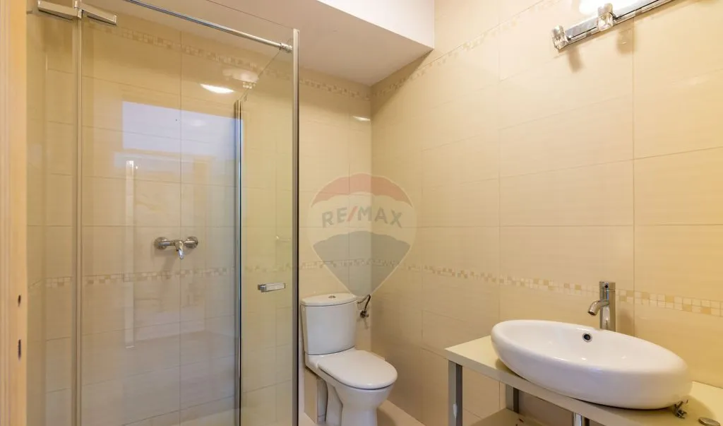 Cladire investitionala policlinica senior living