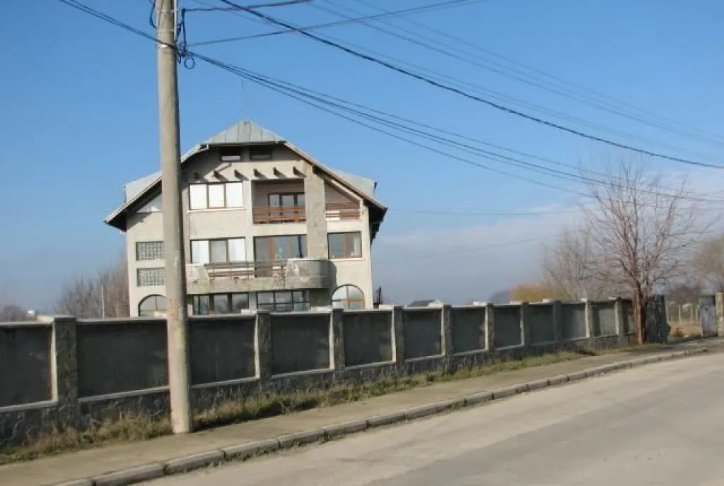 Imobil pentru camin seniori clinica scoala pensiune