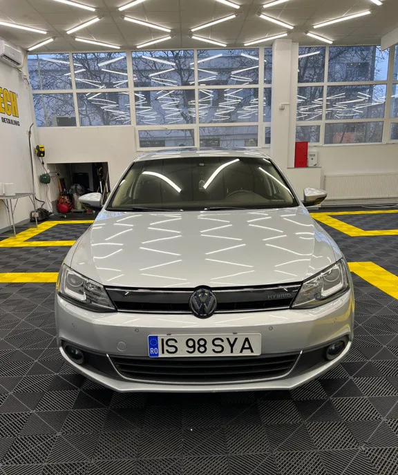 Volkswagen Jetta hybrid 8 000 eur