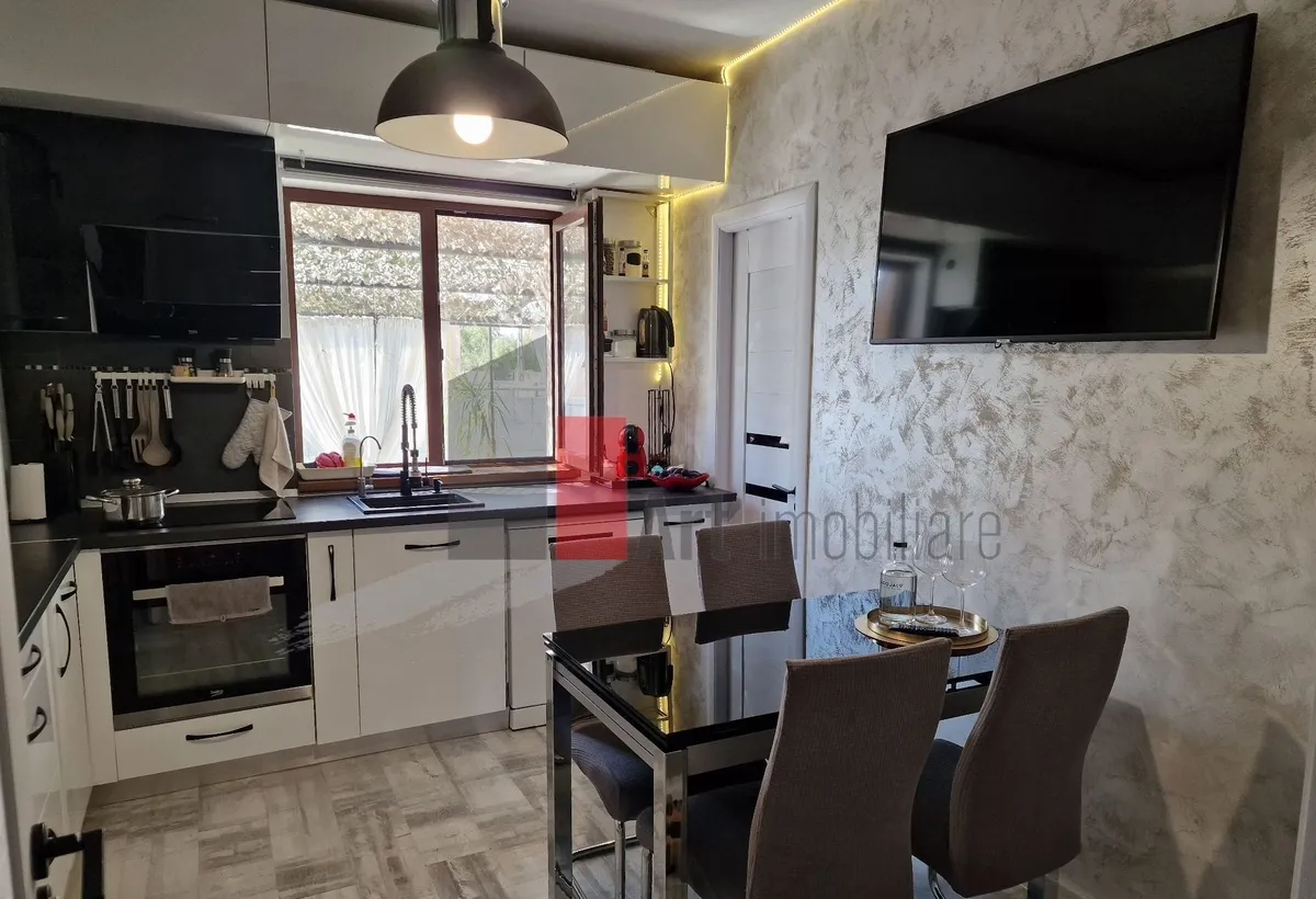 Mihailesti vindem casa cu piscina si zona de fitness