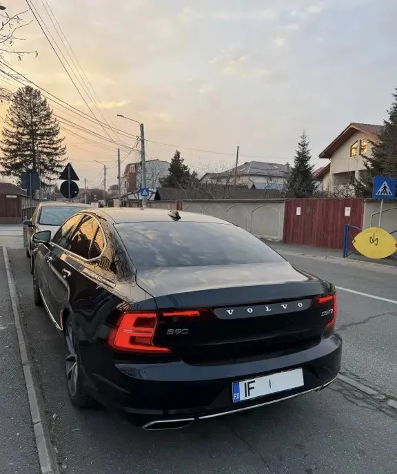 Volvo S90 D5 AWD 2019 24 999 eur