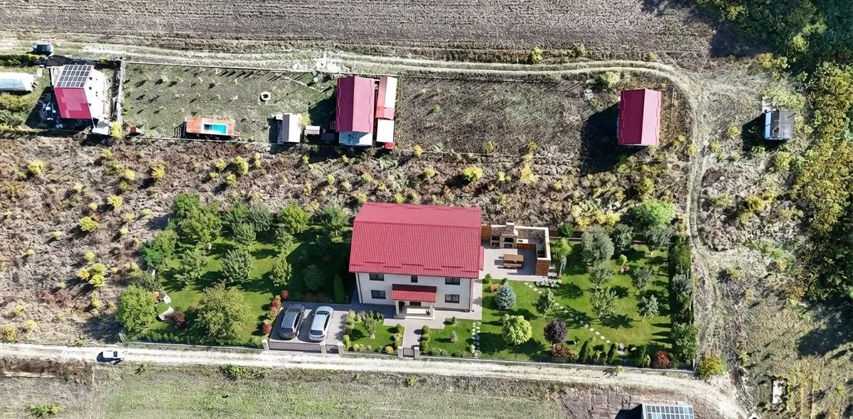 Refugiu la marginea padurii -- 1000 mp de liniste in Cocani