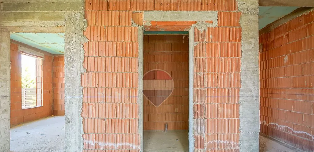 Casa individuala pe un singur nivel la rosu teren 50
