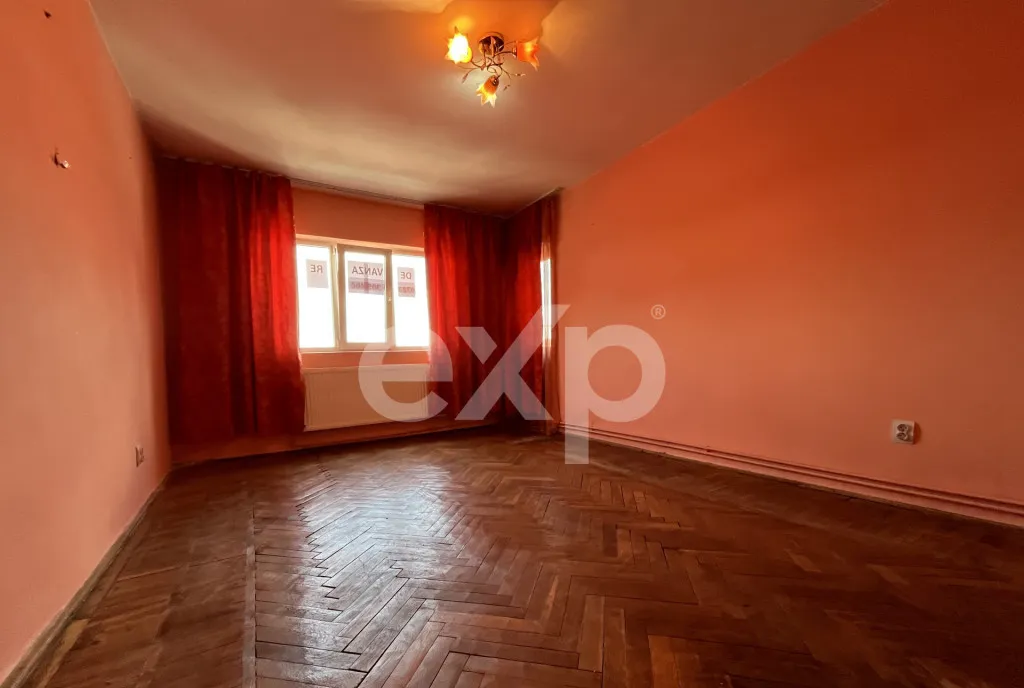 Apartament 3 camere dec 2 bai etajul 3 central Gaesti