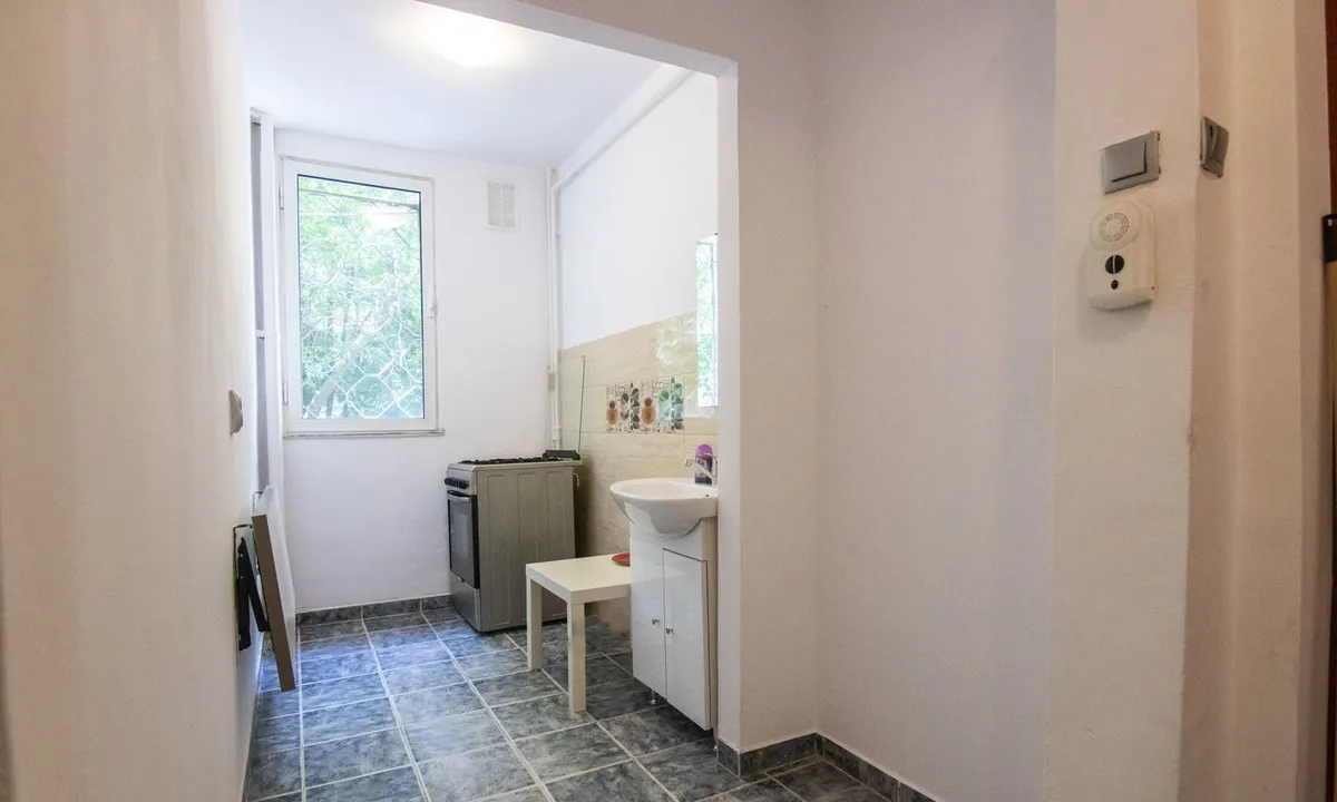 Drumul Taberei Bucla spatiu de birouri doar firme 4 camere mutare imediata