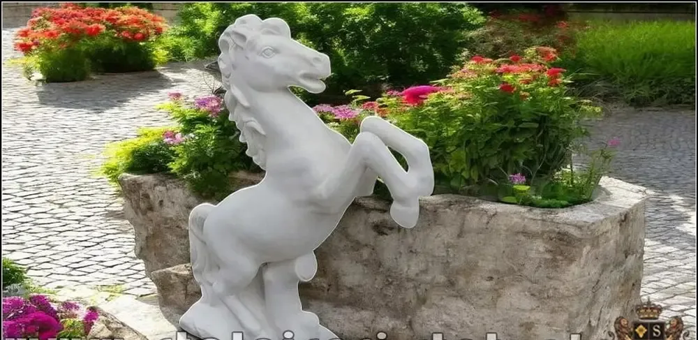 Statueta calut mare alb marmorat model S37