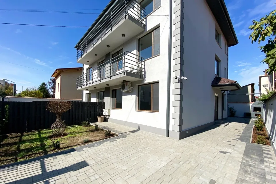 Aviatiei Vila P 2E pod 5 camere 3 bai curte 155 mp utili