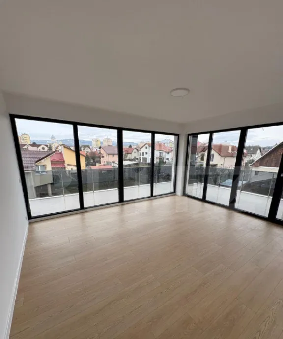 Casa 6 camere 220 mp zona Iulius Mall
